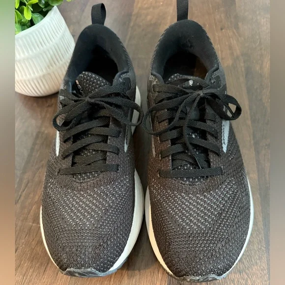 Brooks Sneakers - Picture 4 of 9